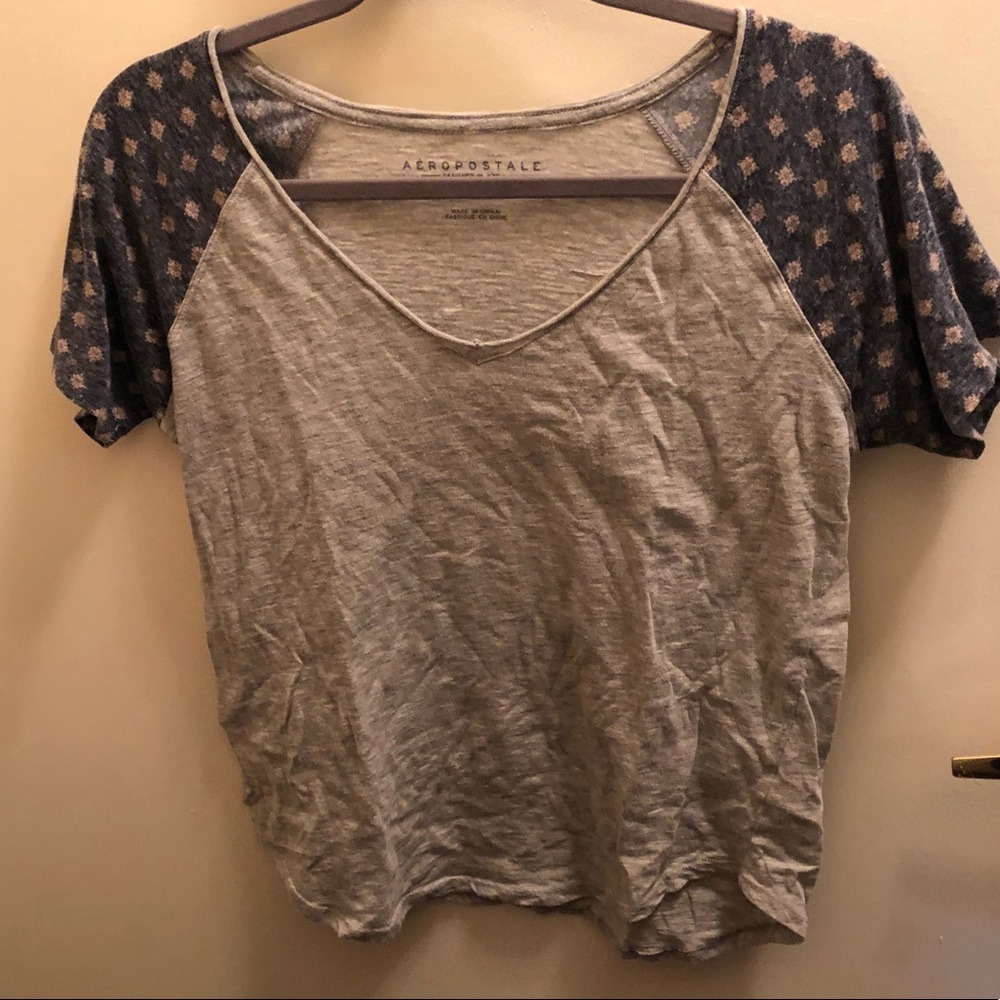 Geometric design on  sleeves short sleeve shirt